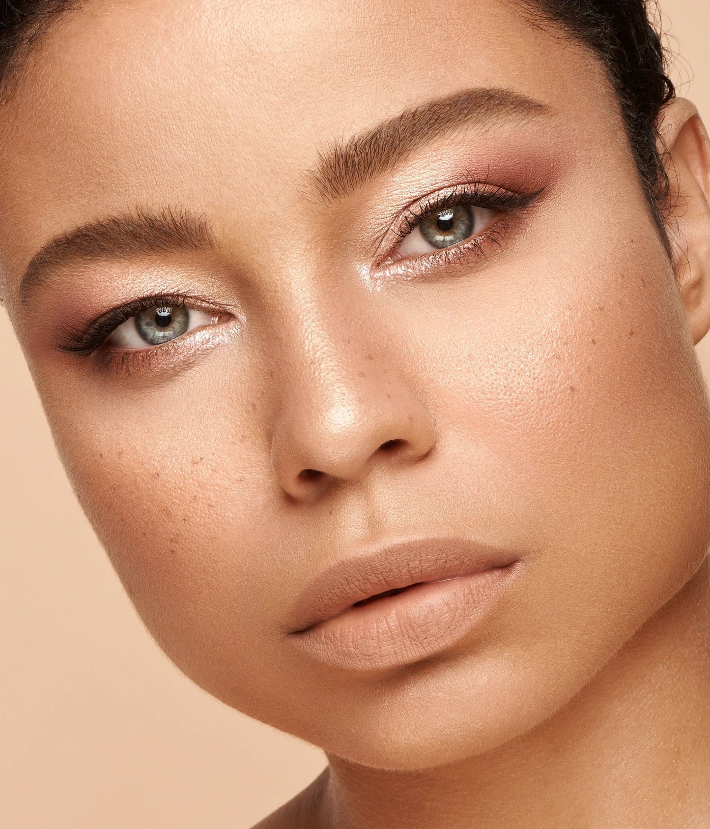 NUDE OBSESSIONS EYESHADOW PALETTE - US 7553